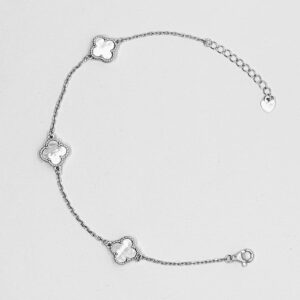 Pulsera con treboles nacar blanco